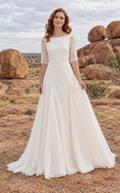Einfaches, bodenlanges Brautkleid mit U-Boot-Ausschnitt, kurzen Ärmeln und natürlicher Taille