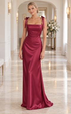 Vestido largo de dama de honor ajustado, sencillo, color frambuesa, satén, con escote cuadrado, tirantes con lazo y drapeado.