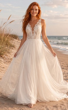 Robe de mariée trapèze en tulle à bretelles en dentelle, style plage, pour une destination de mariage.