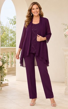 Conjunto de pantalón y chaqueta de tres piezas de gasa color ciruela con adornos, ideal para novias mayores y con estilo.