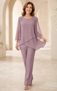 Vintage-Mauve-Tunika mit romantischem Rundhalsausschnitt, Kristallverzierungen an den Schultern, Glockenärmeln und Lagenlook – perfekt für die Mutter der Braut