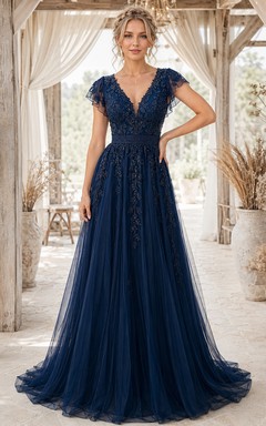 Dunkelblaues, formelles Boho-Spitzenkleid mit V-Ausschnitt, kurzen Ärmeln und Garten