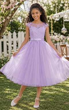 Lavendelfarbenes Brautjungfernkleid für junge Damen, A-Linie, kurze Ärmel mit Schmucksteinen, knielang, mit Spitzendetails, lässig