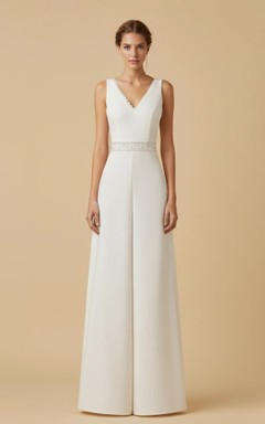 V-Ausschnitt, dekorativer Saum, ärmelloser Jumpsuit mit weitem Bein und glänzender Taille für Hochzeiten