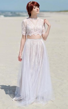 Robe en tulle, dentelle et satin avec boutons et fermeture éclair