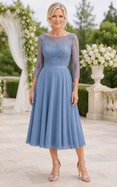 Robe MOB bleu acier en mousseline de soie et dentelle, coupe trapèze, manches 3/4, col rond, longueur thé
