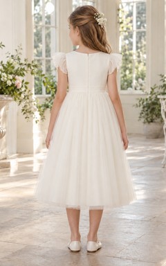 Schlichtes, schlichtes elfenbeinfarbenes, teelanges Tüllkleid mit Blütenmuster, kleinen flatternden Ärmeln und Blumenmuster für Blumenmädchen