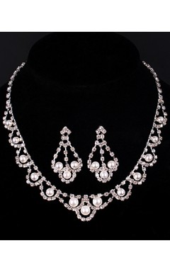 Elegant Bridal Rhinestone and Pearl Necklace and Earrings Jewelry Set
