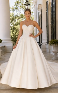 Prinzessinnen-Trägerloses Ballkleid aus Satin mit Herzausschnitt – Perfekt für eine Hochzeit im Ausland