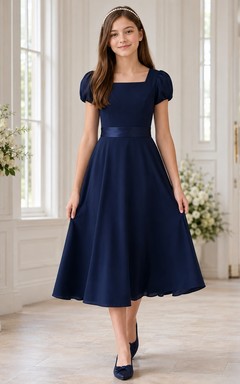 Dunkelblaues Brautjungfernkleid für junge Damen, A-Linie, eckige kurze Puffärmel, Teelänge, Schleifendetail, dezent