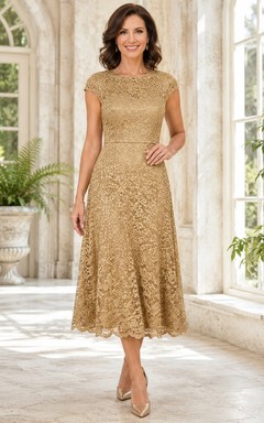 Elegantes, schlichtes Abendkleid mit goldenem Schmuckkragen, kurzen Ärmeln und Spitze in A-Linie und Teelänge