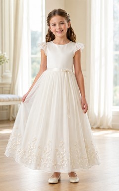 Robe de communion en satin brodé, col rond, manches papillon, longueur cheville, col rond, broderies, satin.