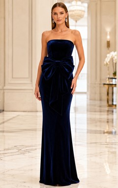 Vestido de noche de corte columna sin tirantes de terciopelo azul marino oscuro con lazo