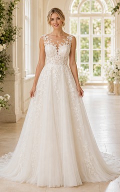 Robe de mariée trapèze en tulle et dentelle florale à col montant et manches courtes