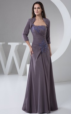 Trägerloses Etuikleid aus Chiffon mit Bolero und Spitze