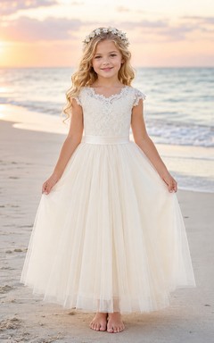 Strandkleid für Blumenmädchen aus Tüll in A-Linie mit Spitzenoberteil, kurzen Ärmeln, V-Ausschnitt, wadenlangem Rock und Schärpenverzierung