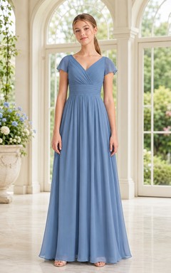 Vestido de dama de honor juvenil azul acero, corte en A, escote en V, manga corta, pétalos plisados, estilo romántico.