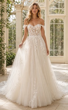 Robe de mariée de luxe en dentelle florale à épaules dénudées, coupe trapèze, traîne chapelle