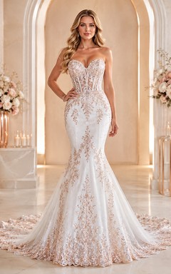 Roségoldenes Meerjungfrauen-/Trompeten-Brautkleid mit Herzausschnitt, ärmellos, bodenlang, mit Schleppe – ein luxuriöses Kleid