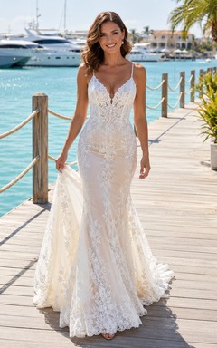 Robe de mariée Marina à bretelles spaghetti, décolleté en V, entièrement en dentelle, coupe sirène et traîne, style Marina