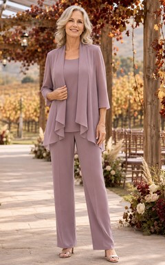 Vintage-Hosenanzug aus mauvefarbenem, romantischem Chiffon im Wasserfall-Stil mit weitem Bein, Dreiviertelärmeln und längerem, mehrlagigem Blazer – perfekt für die Mutter der Braut.