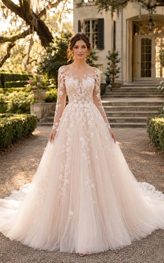 Robe de bal en dentelle illusion à manches longues pour un mariage champêtre dans un jardin