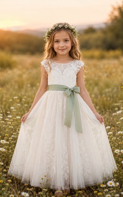 Blumenmädchenkleid mit Spitzenmieder, Tüll und salbeigrüner Schärpe