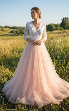Robe de mariée rose en tulle et dentelle avec manches