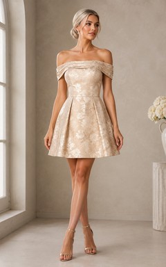 Robe de bal courte mini en satin texturé champagne, épaules dénudées, manches courtes, coupe trapèze, manches courtes