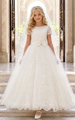 Robe de bal de première communion en tulle à col rond plissé et manches courtes en dentelle et dentelle plissée