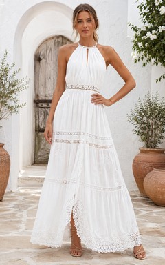 Vestido de playa bohemio romántico de encaje, largo hasta el suelo, con escote halter y sin mangas, corte bohemio, ideal para bodas y escapadas románticas.