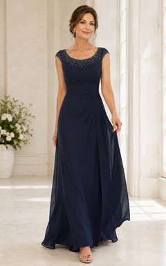Dunkelblaues, schlichtes, bodenlanges A-Linien-Chiffonkleid für die Mutter der Braut mit perlenbesetztem Rundhalsausschnitt, kurzen Schultern und schlichtem Rock