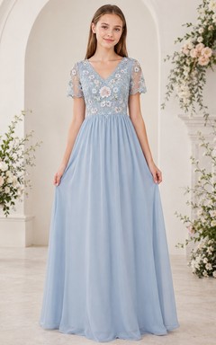 Himmelblaues Brautjungfernkleid für junge Mädchen, A-Linie, V-Ausschnitt, kurze Ärmel, Illusion-Spitze, Chiffon, besticktes Oberteil, romantisch