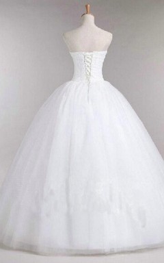 Vestido de gala con escote corazón, sin mangas y sin espalda, de tul y encaje