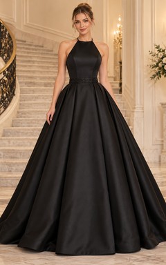 Robe de bal noire en satin à col montant et jupe ample, dos nu