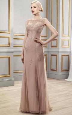Robe de soirée sans manches en tulle à encolure ronde ornée d'appliqués et dos illusion