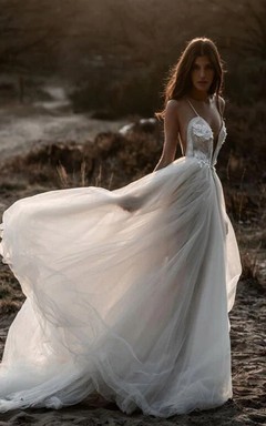 Sexy Spaghetti-Kleid im Empire-Stil mit fließendem Rock, Boho-Stil, Tüllapplikationen und Strandhochzeitskleid
