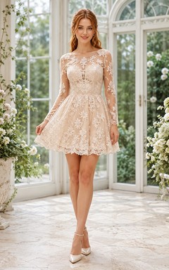 Robe courte trapèze à col montant et manches longues en dentelle crème