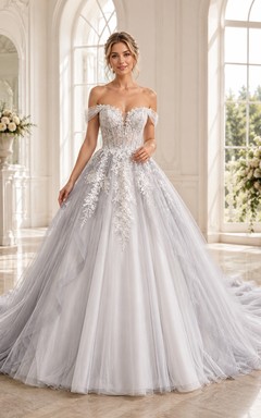 Graues Ballkleid, schulterfrei, Tüll, Blumenapplikationen, Kapellenschleppe, Brautkleid