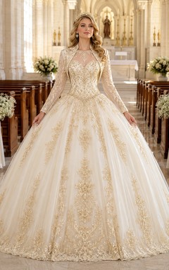 Robe de bal de princesse Quinceañera ivoire, col montant, manches longues, dentelle dorée, pour cérémonie religieuse.