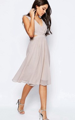 A-Line Sleeveless Scoop-Neck Beaded Knee-Length Tulle Bridesmaid Dress
