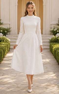 Robe midi blanche à manches longues et col montant, style pudique, pour une cérémonie de confirmation