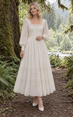 Vestido de novia vintage de corte A con mangas largas, cuello cuadrado y volantes, largo hasta la rodilla, de voile de algodón.