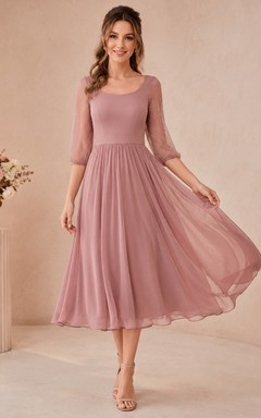 Vestido de gasa romántico para madres, corte en A, largo hasta la rodilla, escote redondo, manga tres cuartos, de Matinee Grace, color rosa empolvado.