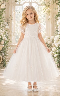 Vestido de niña de las flores, color marfil, encaje, tul, corte en A, manga corta, cuello joya, largo midi.