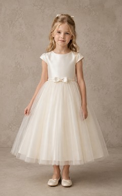 Vestido de niña de las flores, color marfil, encaje, tul, corte en A, cuello joya, largo hasta la rodilla.