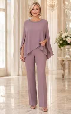 Vintage-Mauve-Hosenanzug für die Mutter der Braut, elegant und edel, mit Perlenbesatz am Kragen, Dreiviertel-Cape, mehrlagiger Tunika und gerader Hose.