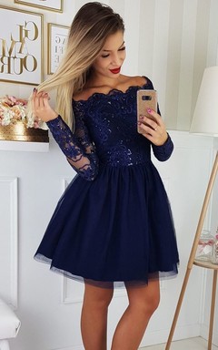Vestido corto de encaje y tul, corte en A, manga larga, estilo casual y romántico para fiesta de bienvenida.