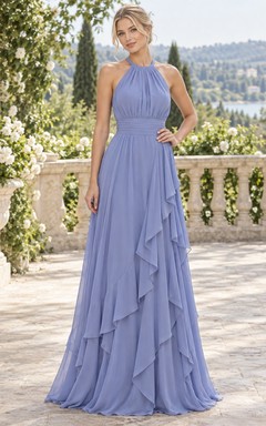 Sommerliches, periwinkelfarbenes Chiffon-Brautjungfernkleid mit Neckholder, plissierter Taille, fließenden Rüschen und bodenlangem Rock