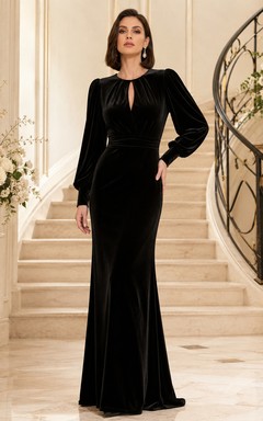Elegante vestido de noche formal de lujo hasta el suelo, de terciopelo negro, con escote joya, abertura en forma de ojo de cerradura y mangas largas.
